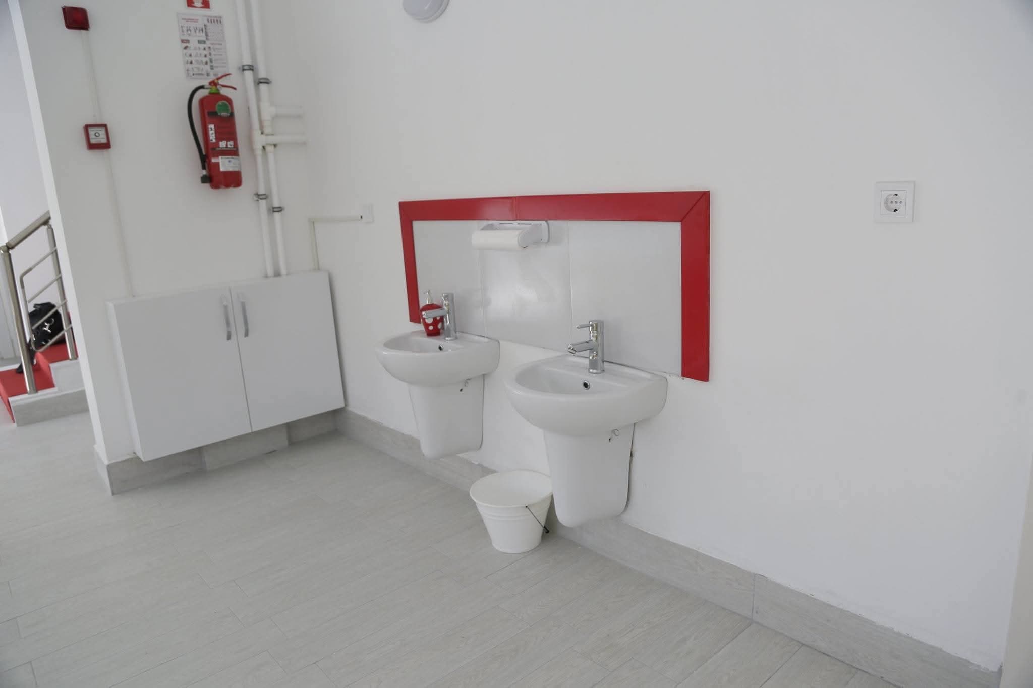 Çocuk boyu el yıkama lavaboları